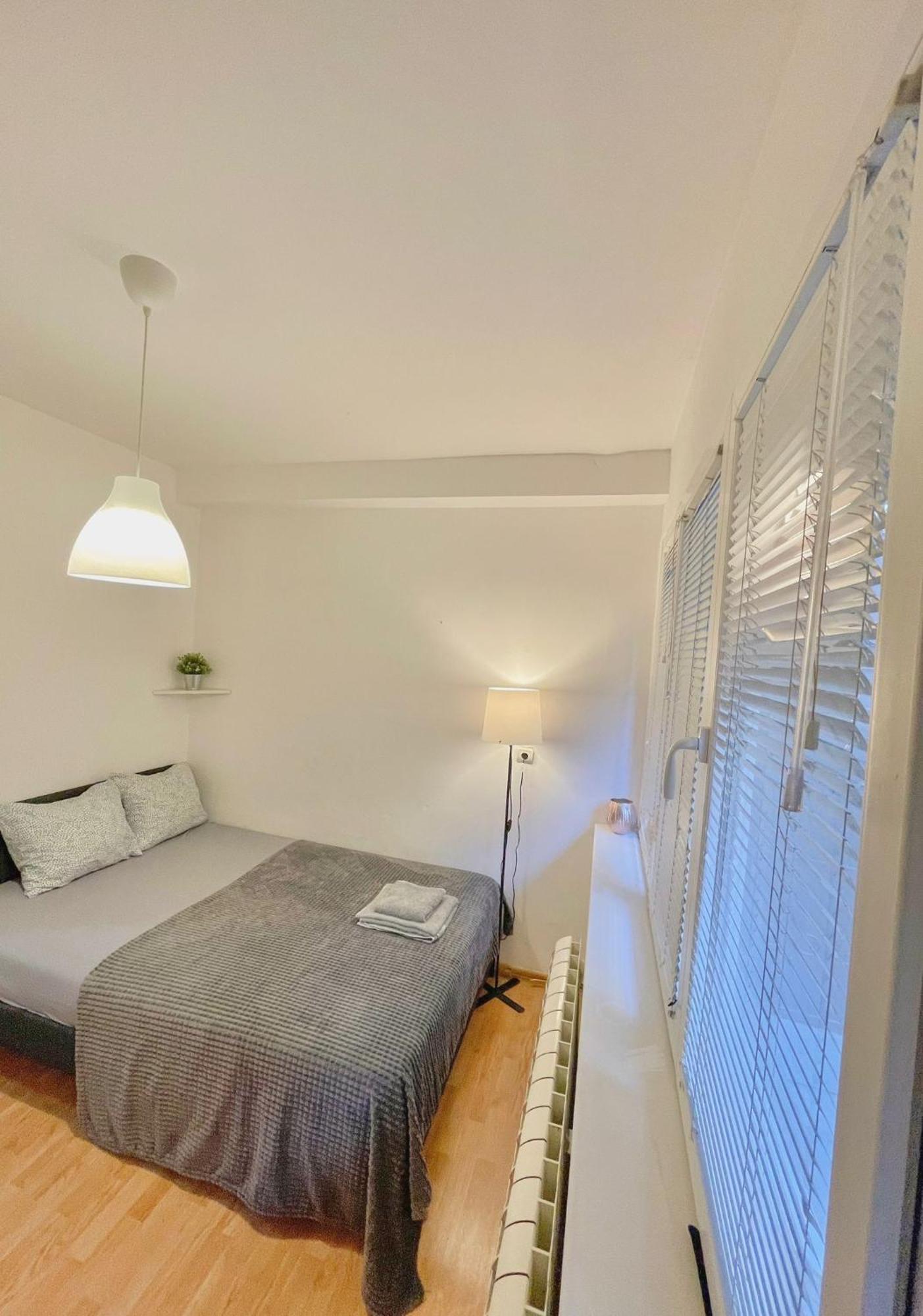 Slavija Mcd Apartment Belgrado Esterno foto
