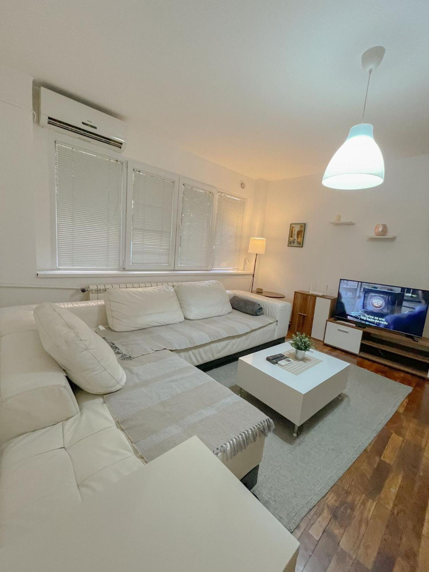 Slavija Mcd Apartment Belgrado Esterno foto